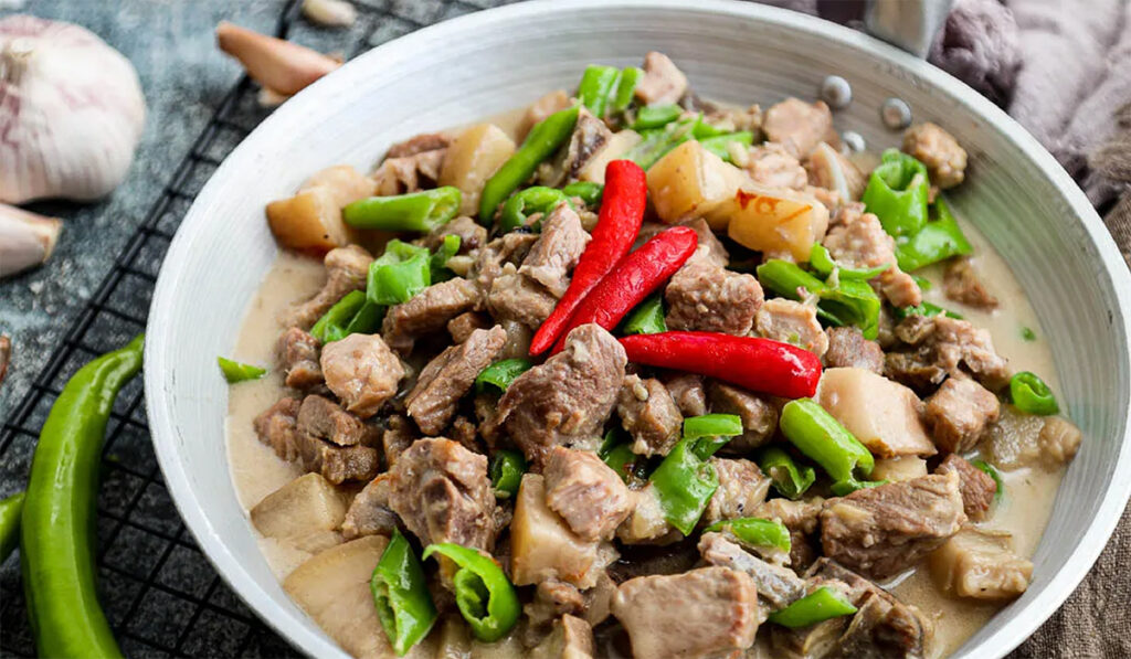 thịt hầm bicol express